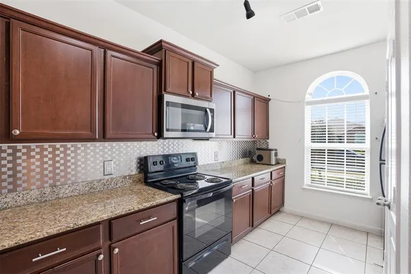 $358,900 | 158 Kennedy Drive, Venus, TX 76084