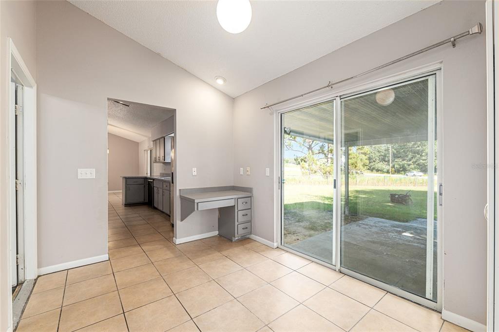 21 Pecan Course Circle Ocala, FL 34472 - Photo 34 of 46 a view of an empty room and window