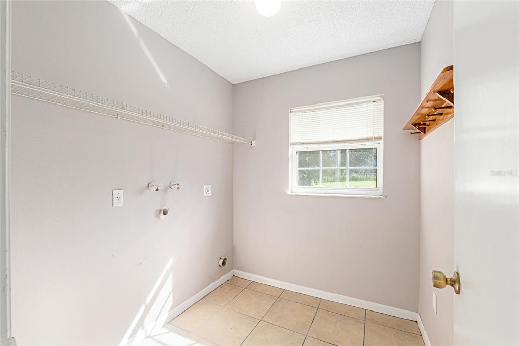 21 Pecan Course Circle Ocala, FL 34472 - Photo 35 of 46 a view of an empty room with a window