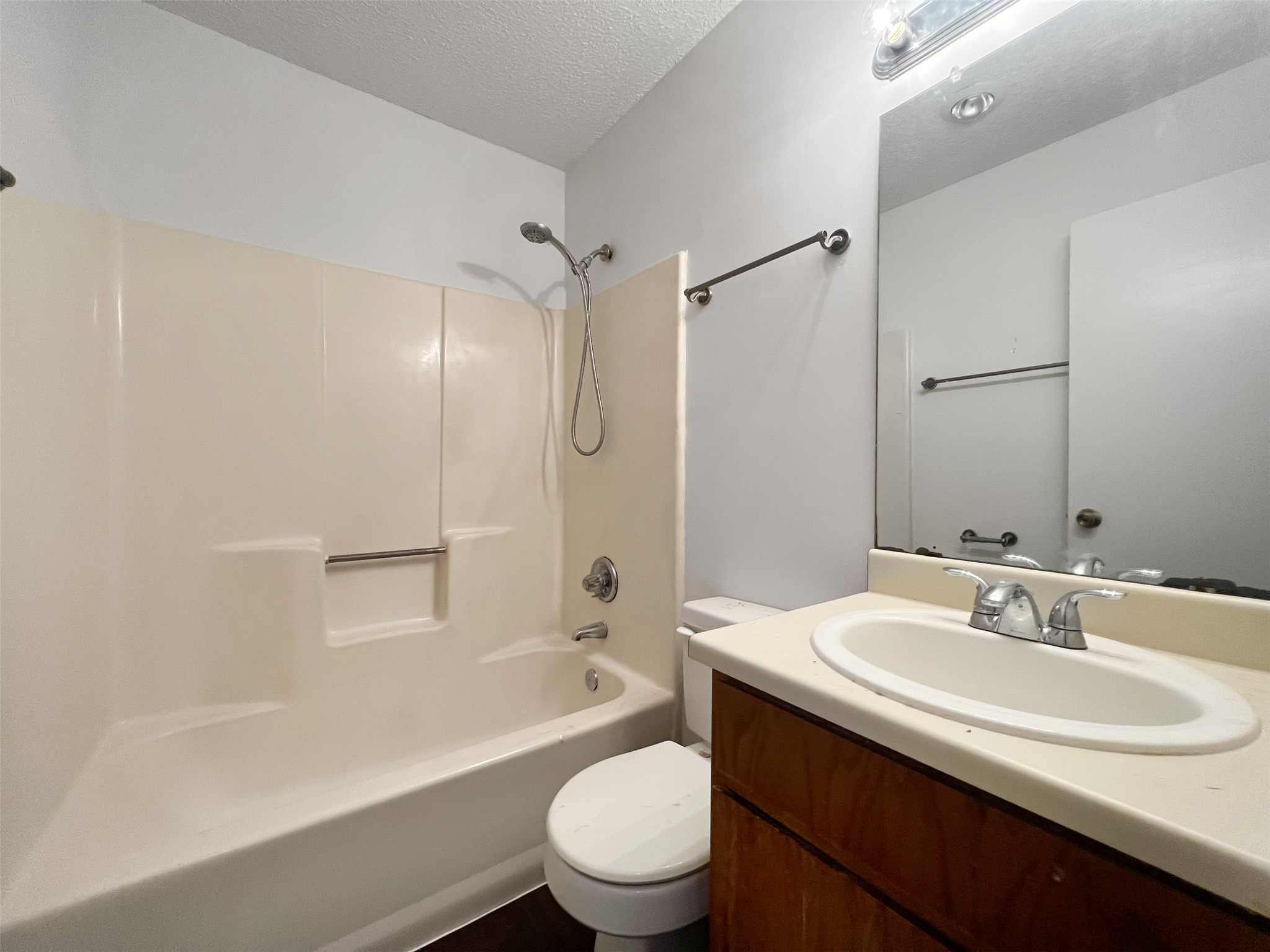 2010 Alex Avenue, Unit B Austin, TX 78728 - Photo 16 of 20 Secondary Bathroom