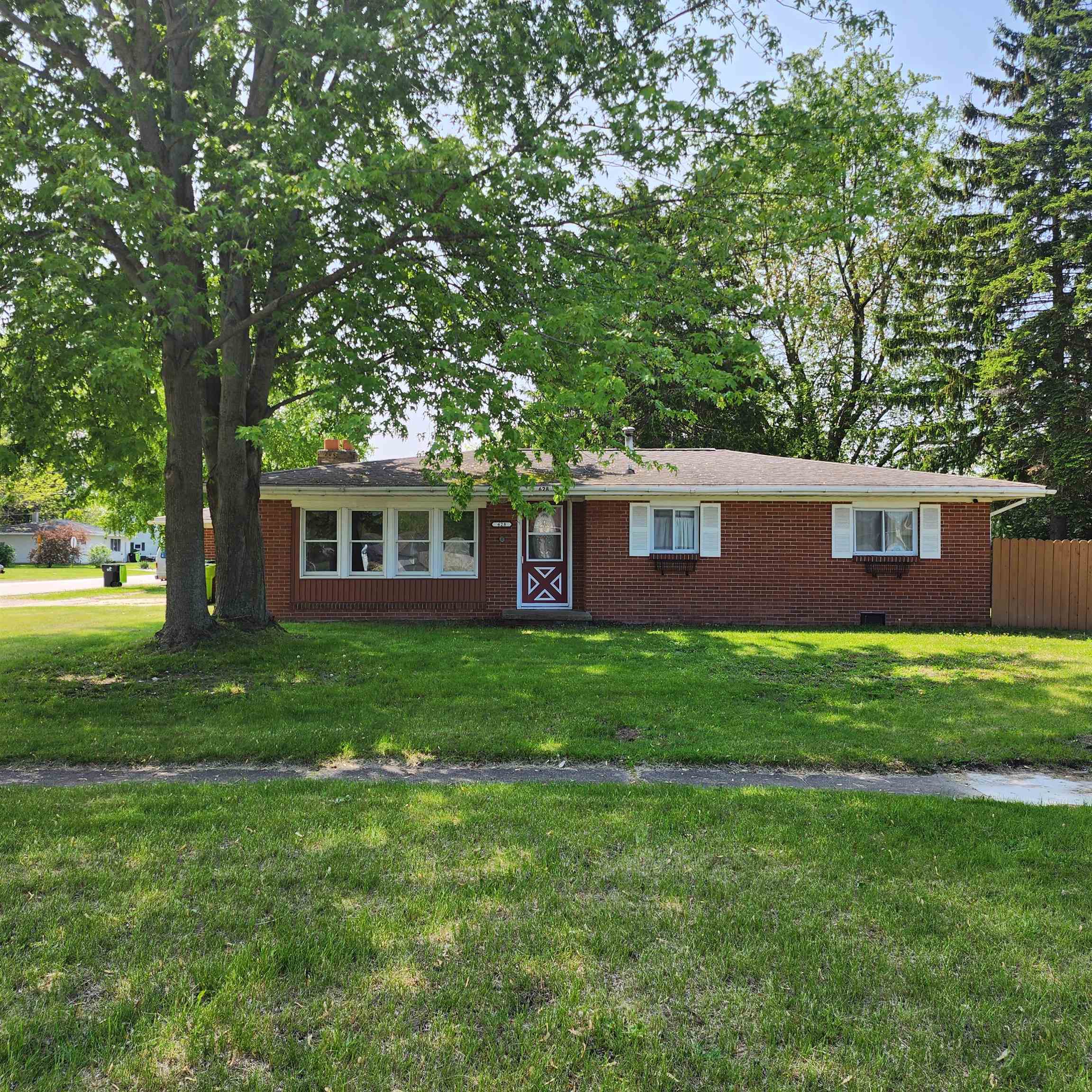 628 Jane Street Pinconning, MI 48650 - Photo 1 of 27