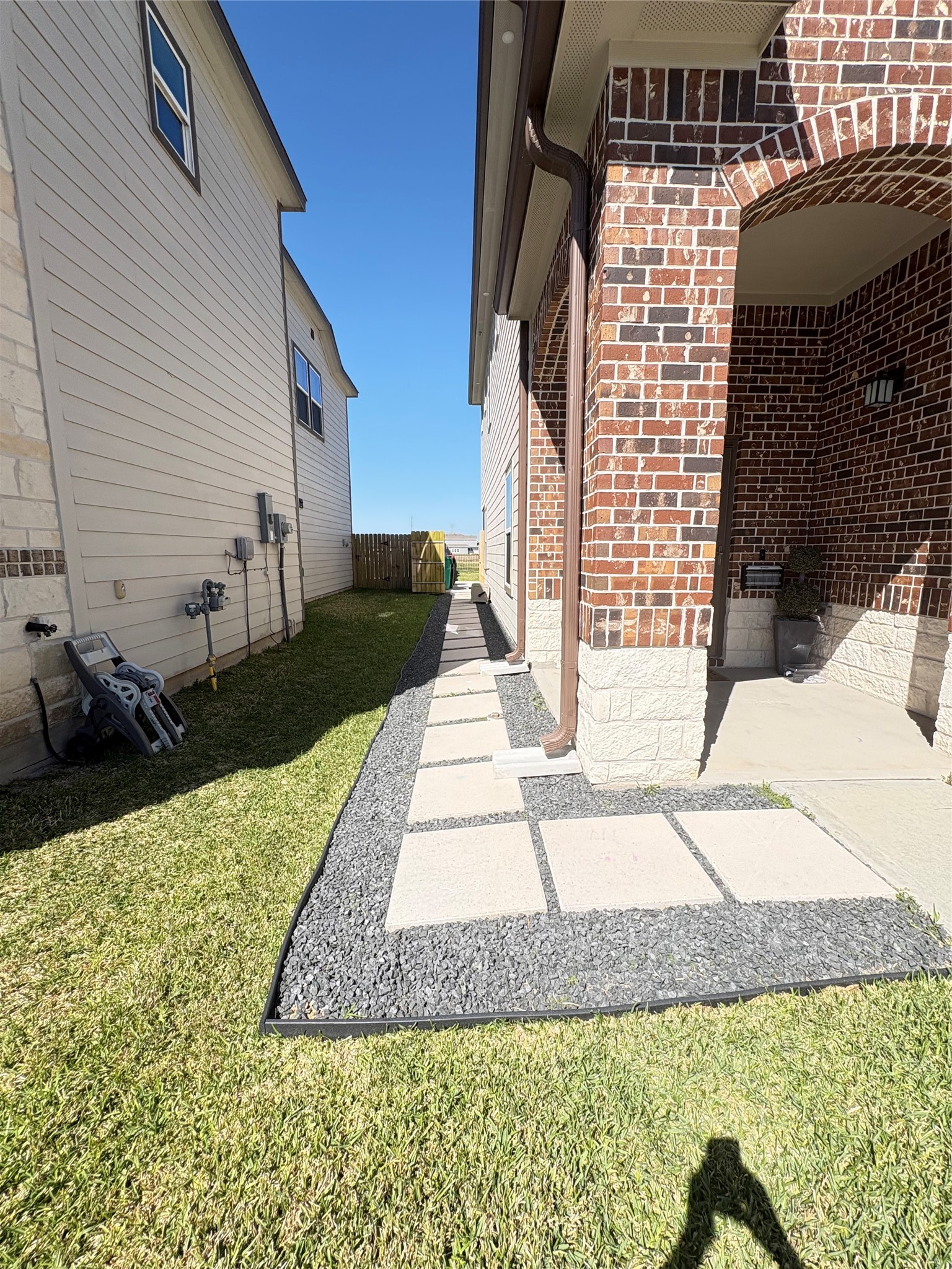 1239 Marvista Lane Rosharon, TX 77583 - Photo 16 of 50 a view of a backyard of the house