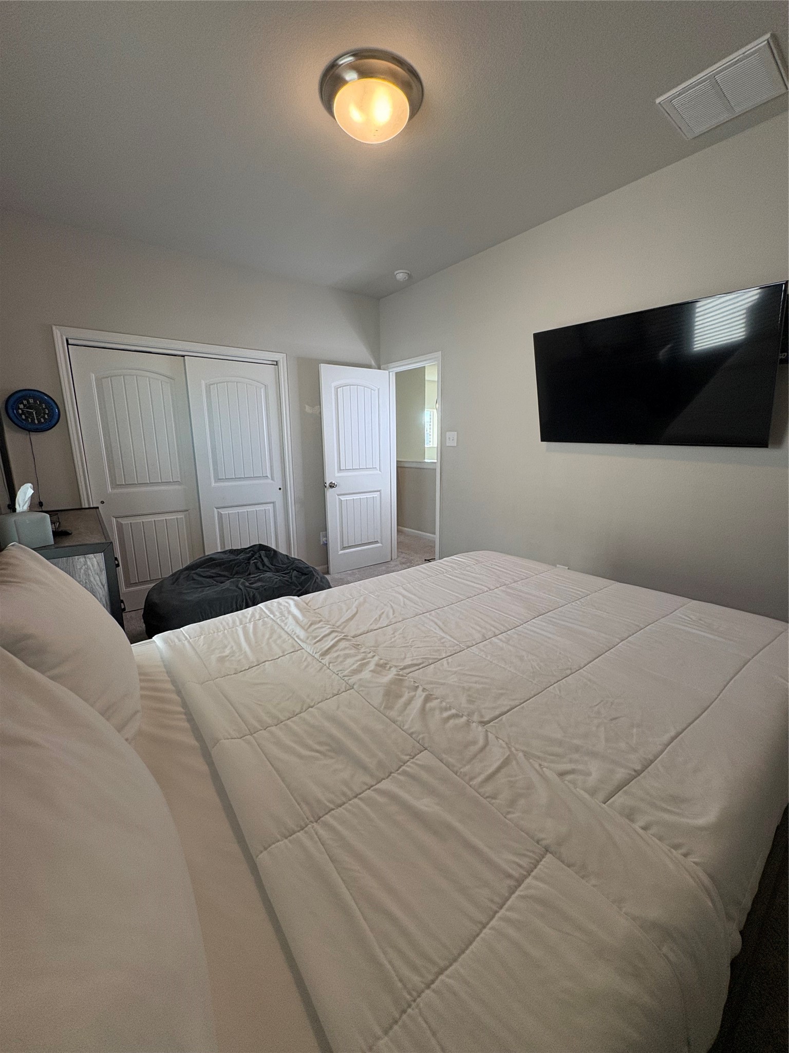 1239 Marvista Lane Rosharon, TX 77583 - Photo 35 of 50 a bedroom with a bed and a lamp