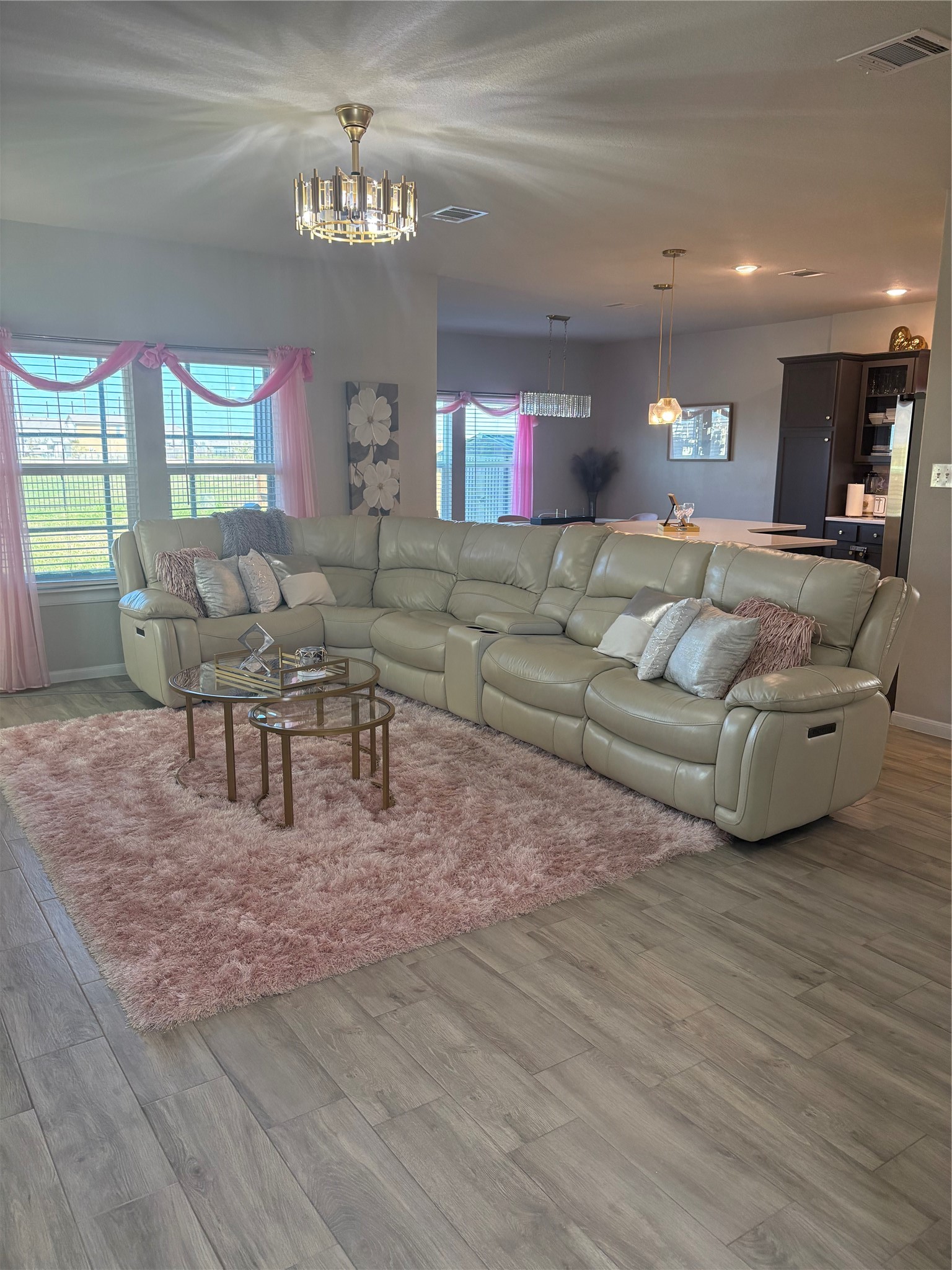 1239 Marvista Lane Rosharon, TX 77583 - Photo 4 of 50 a living room with furniture and a chandelier