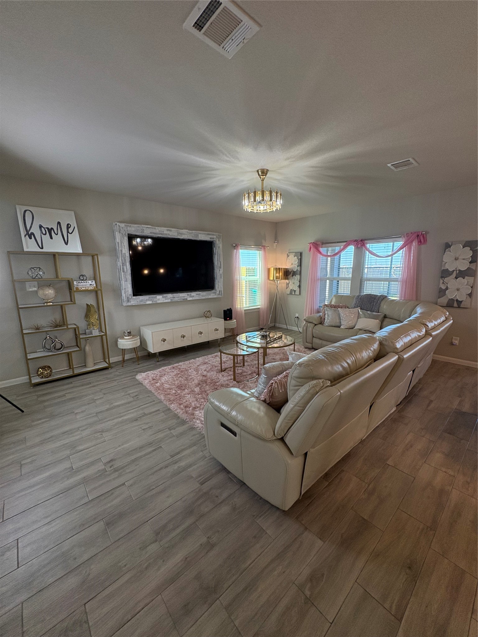 1239 Marvista Lane Rosharon, TX 77583 - Photo 5 of 50 a living room with furniture and a flat screen tv