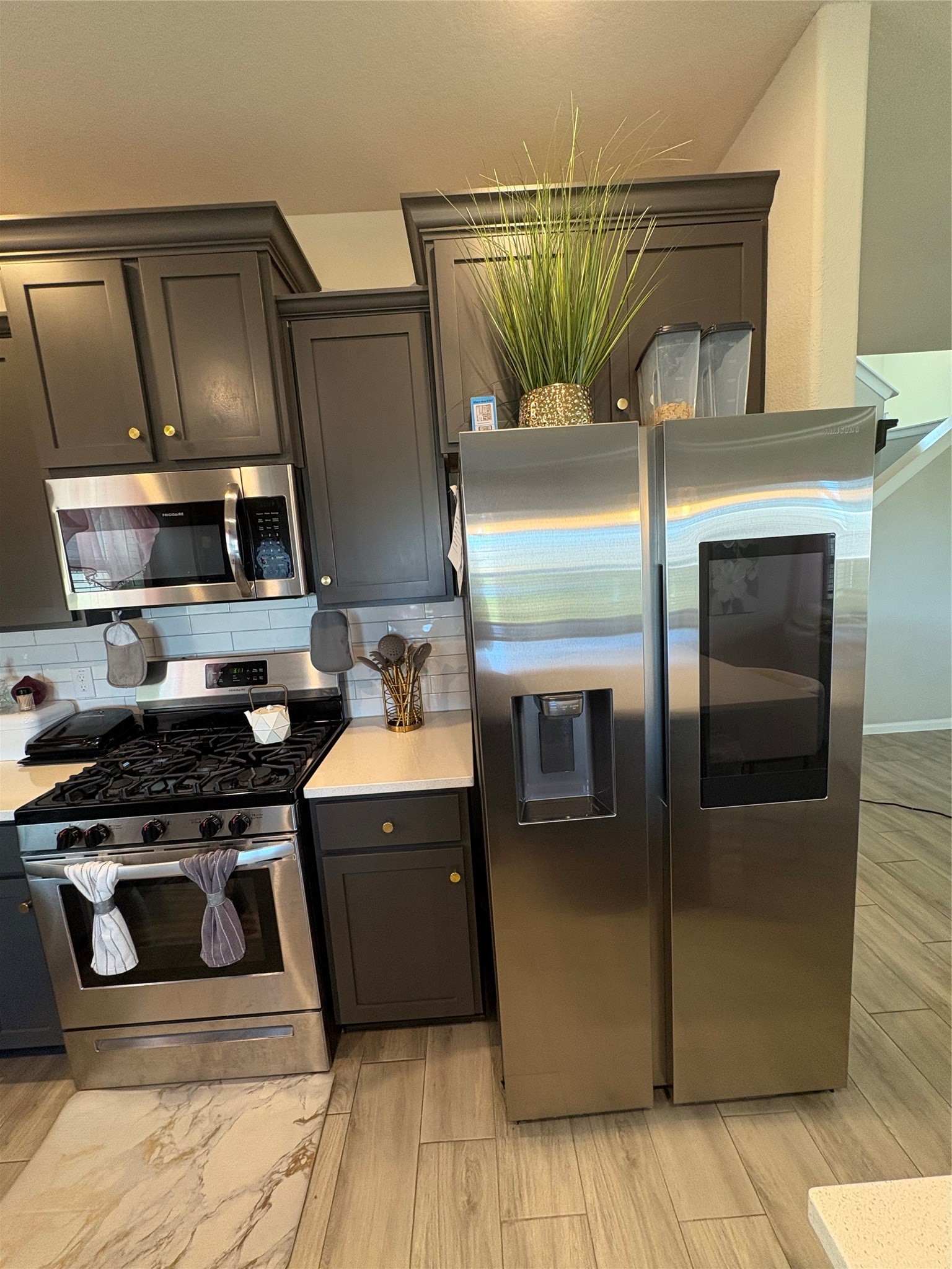 1239 Marvista Lane Rosharon, TX 77583 - Photo 10 of 50 a kitchen with stainless steel appliances granite countertop a stove a sink and a refrigerator