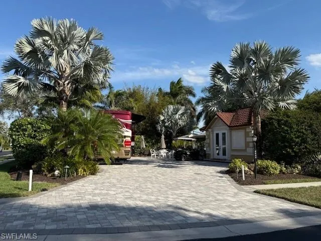 $699,000 | 4840 Carriage Court, Naples, FL 34114