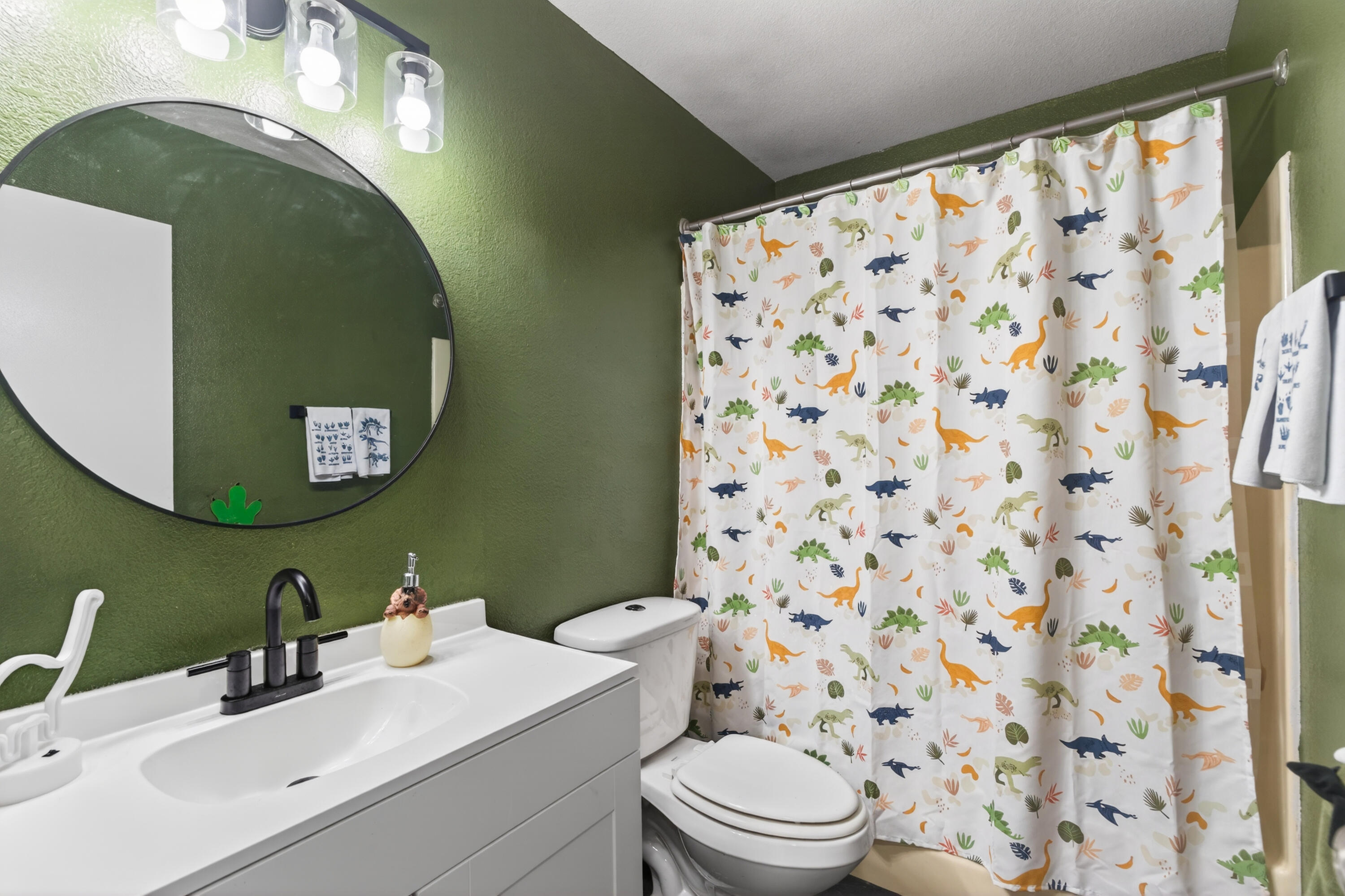 3733 Capricorn Way Redding, CA 96002 - Photo 12 of 22 a bathroom with a sink toilet and mirror