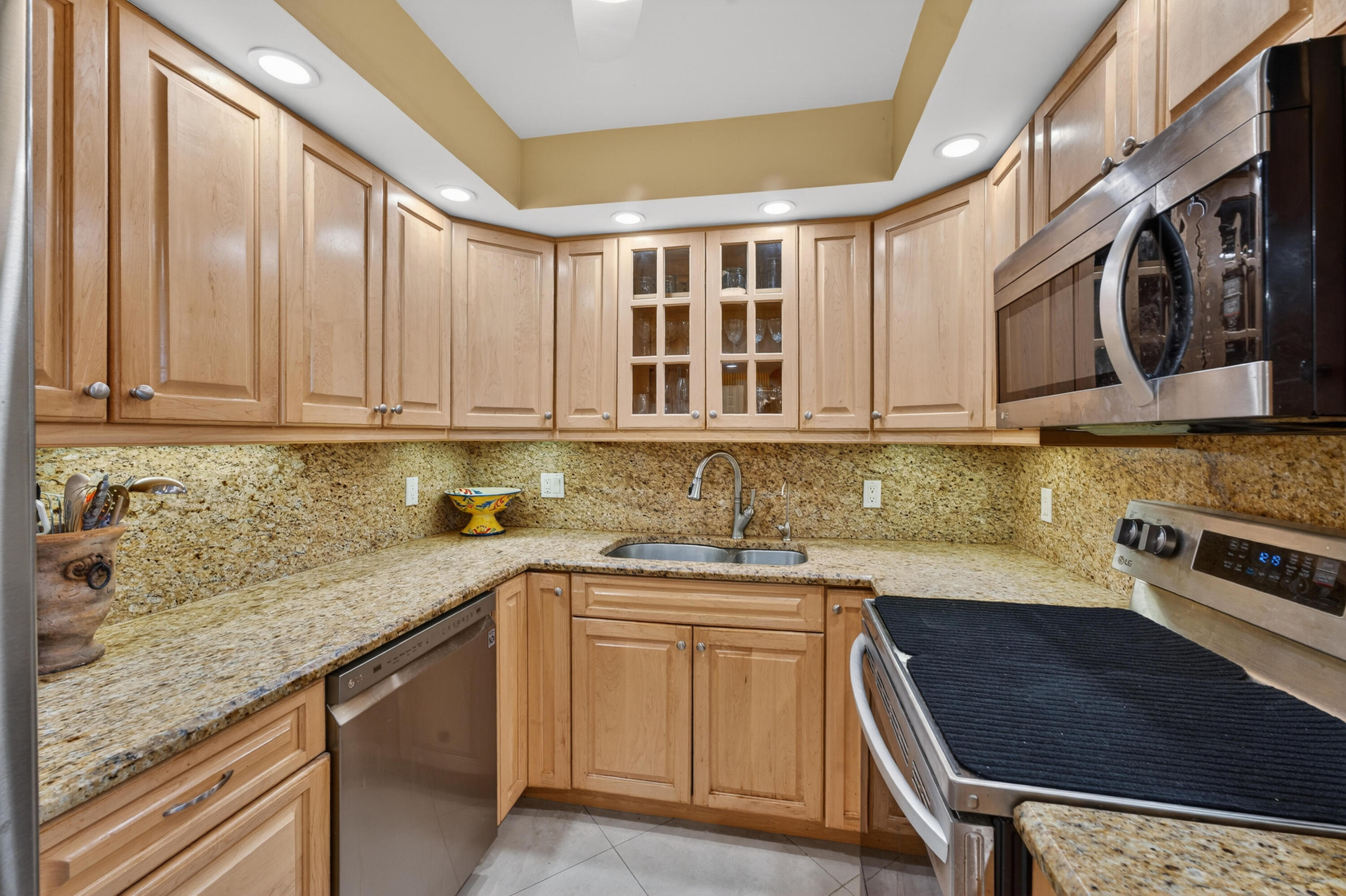 336 Golfview Road, Unit 704 North Palm Beach, FL 33408 - Photo 8 of 25 beyc698de6632ed09