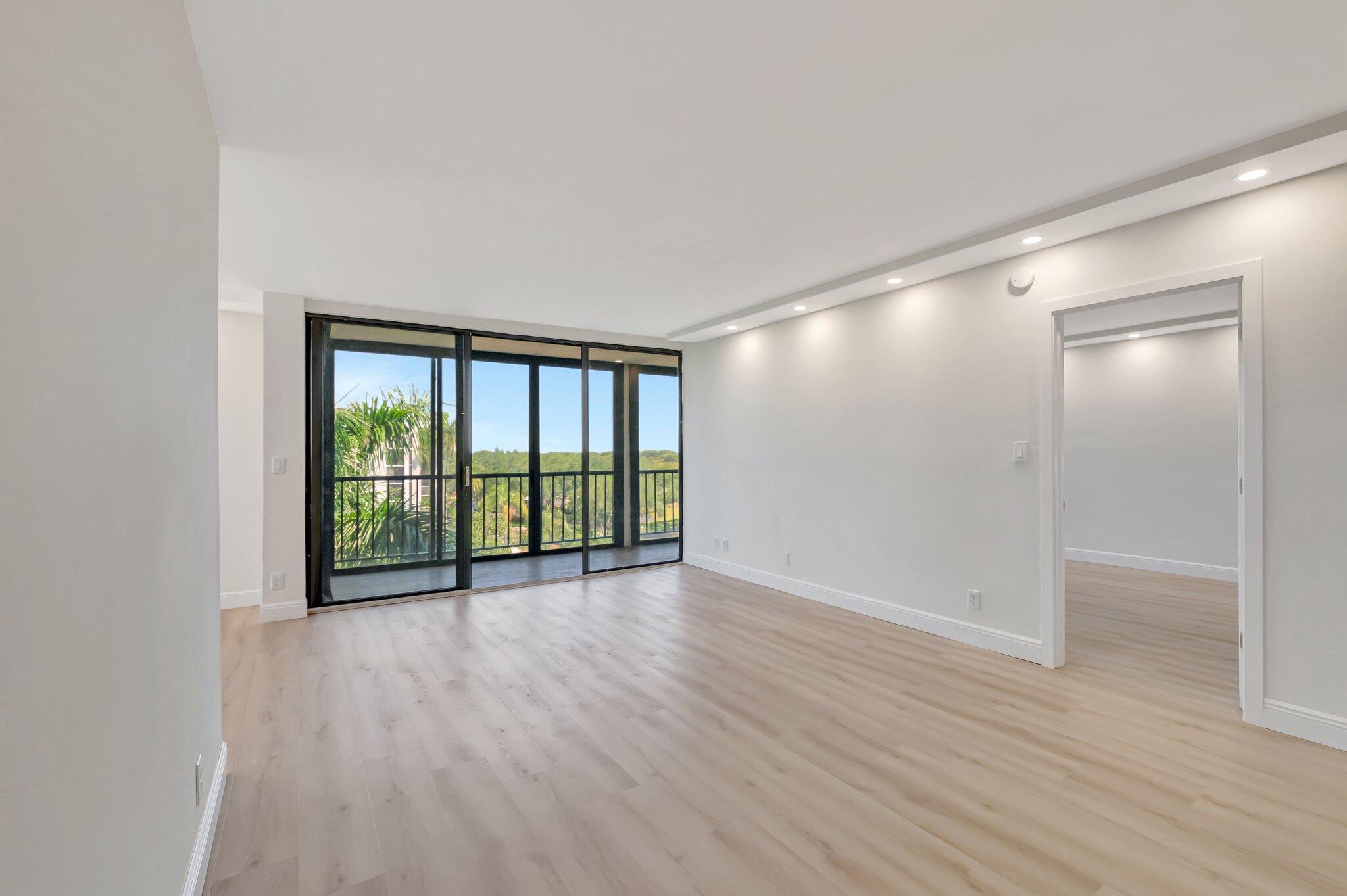 7802 Lakeside Boulevard, Unit 764 Boca Raton, FL 33434 - Photo 16 of 61 LIVING ROOM