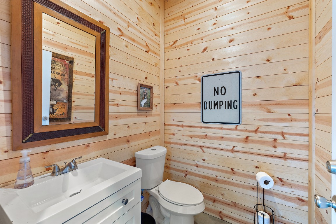 3431 Klett Ranch Road Johnson City, TX 78636 - Photo 17 of 33 a bathroom with a toilet sink and mirror
