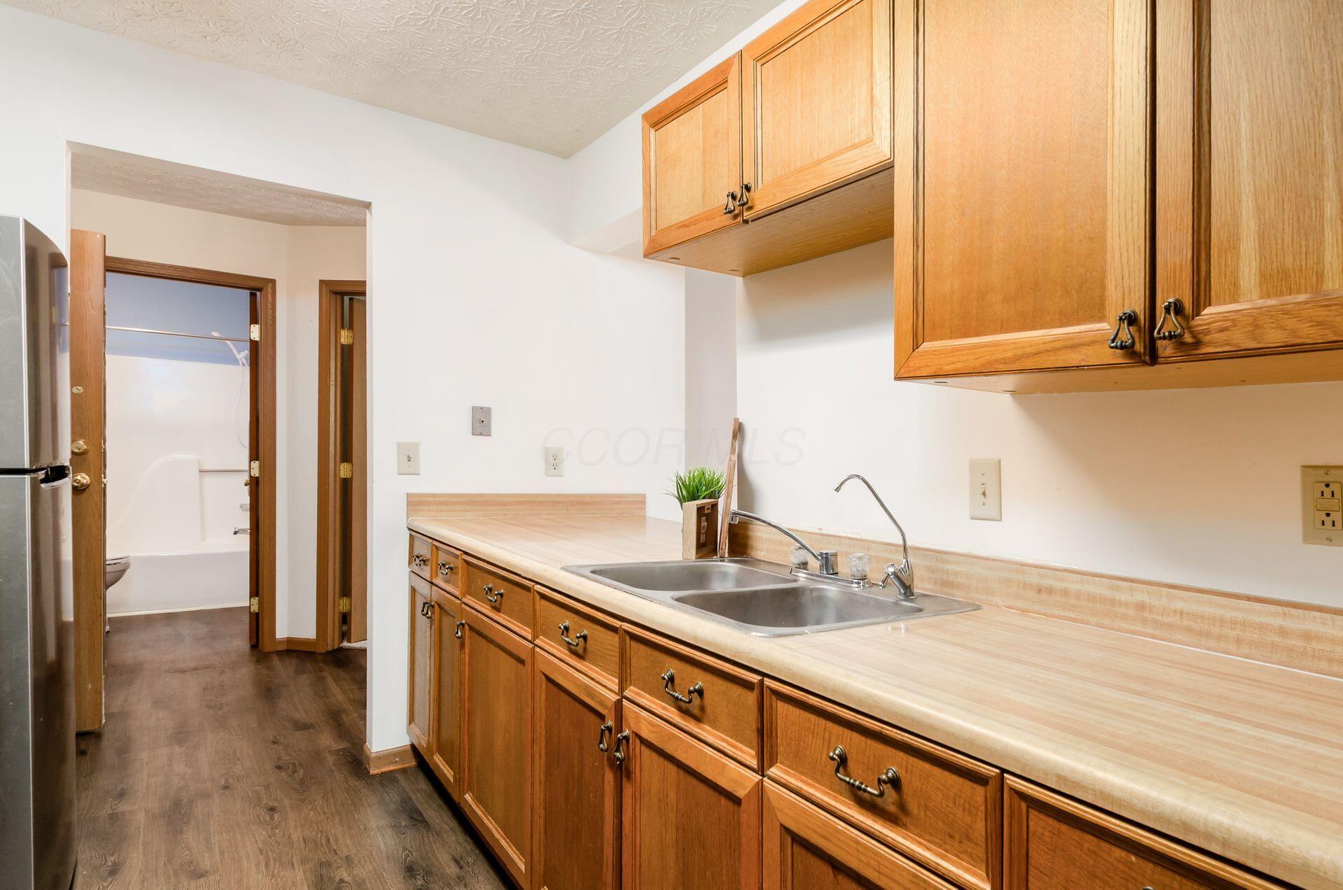 3941 Karl Road, Unit 321 Columbus, OH 43224 - Photo 6 of 26 Stainless sink
