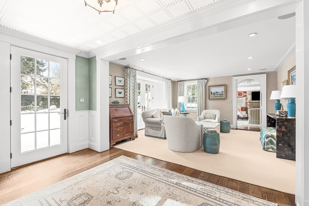 22 Valley Road Wellesley, MA 02481 - Photo 5 of 42