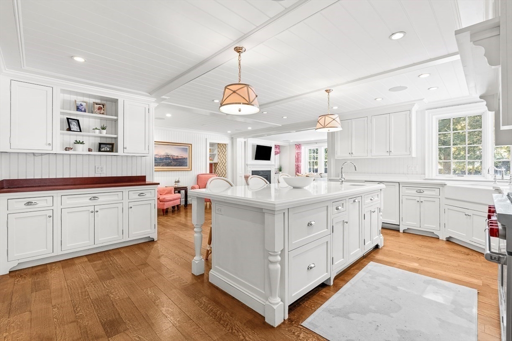 22 Valley Road Wellesley, MA 02481 - Photo 8 of 42