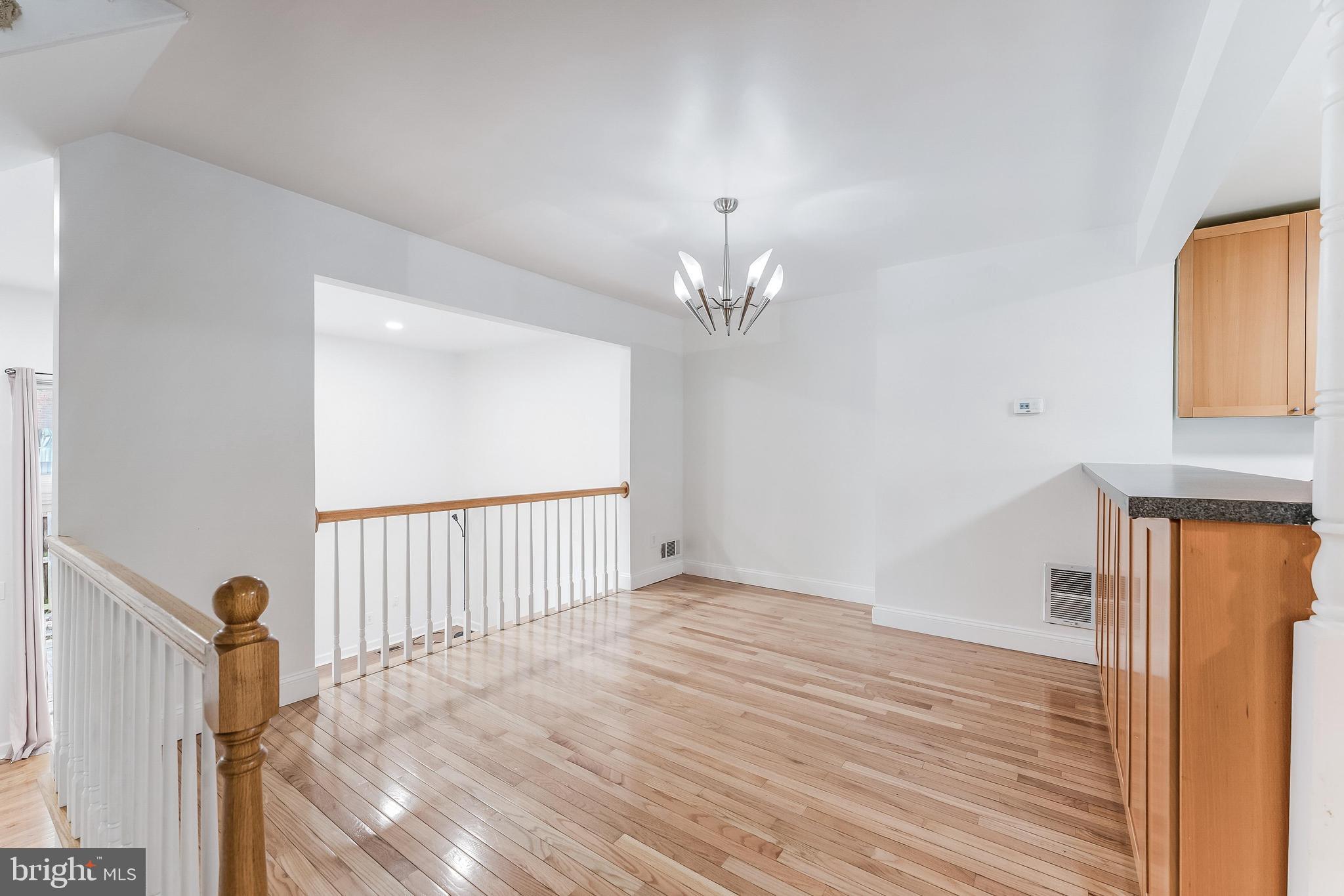 2331 Harleyford Court Reston, VA 20191 - Photo 12 of 40 Spacious, sunlit open layout.