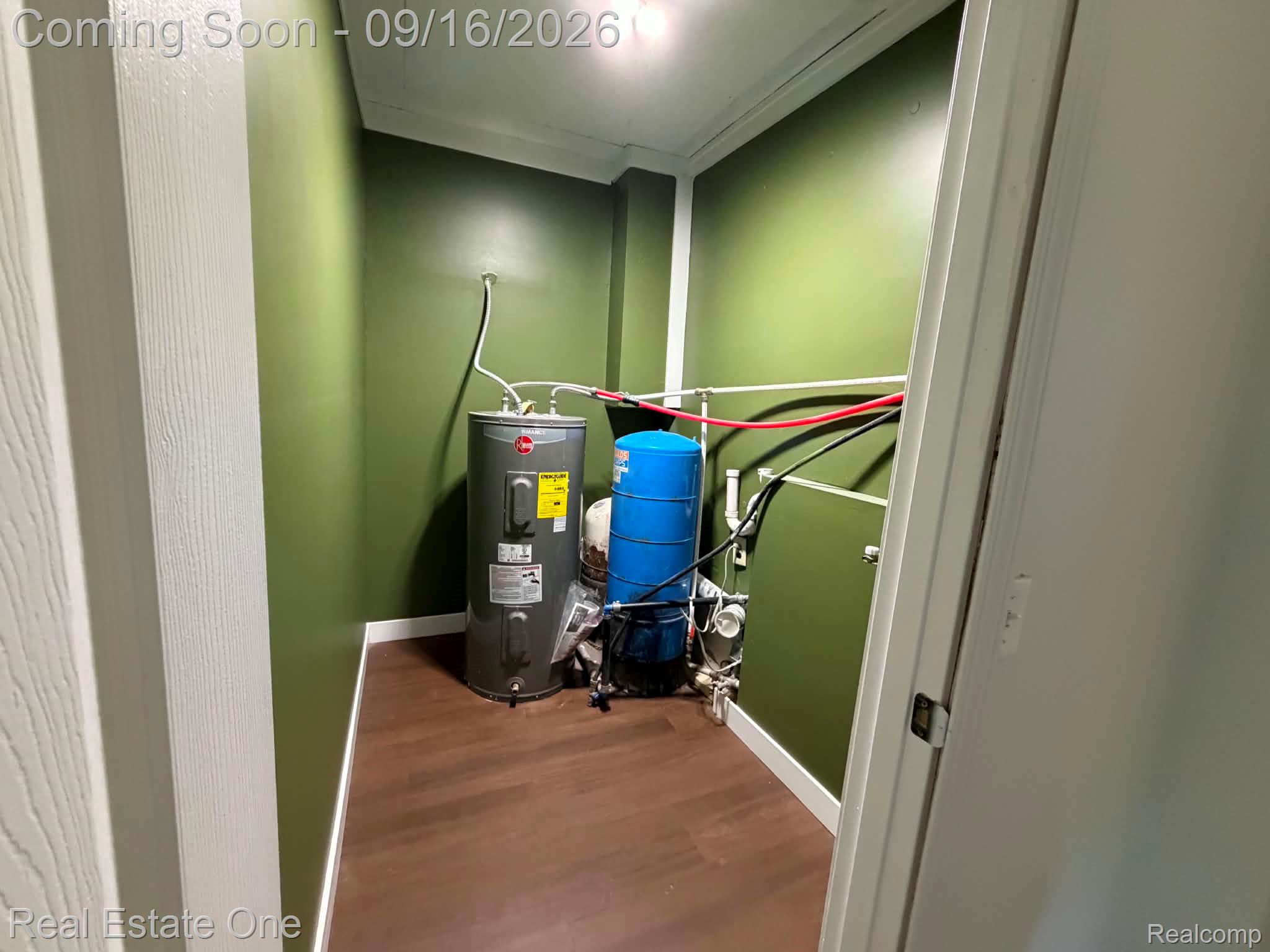 3055 Atlas Road Davison, MI 48423 - Photo 16 of 23 Utillity / laundry room in the garage space w/NEW hot water heater
