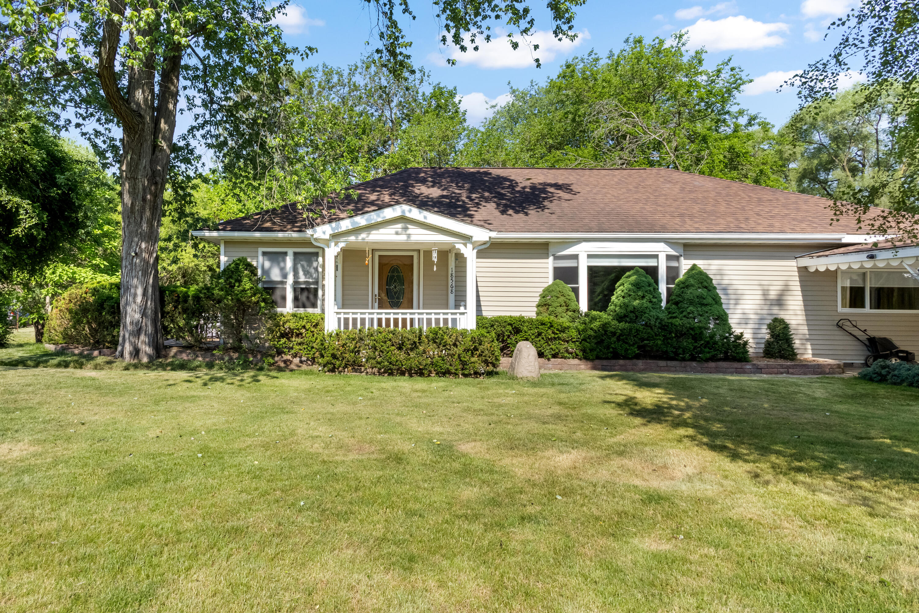 18568 Williamsville Road Gregory, MI 48137 - Photo 1 of 29 IMG_3974