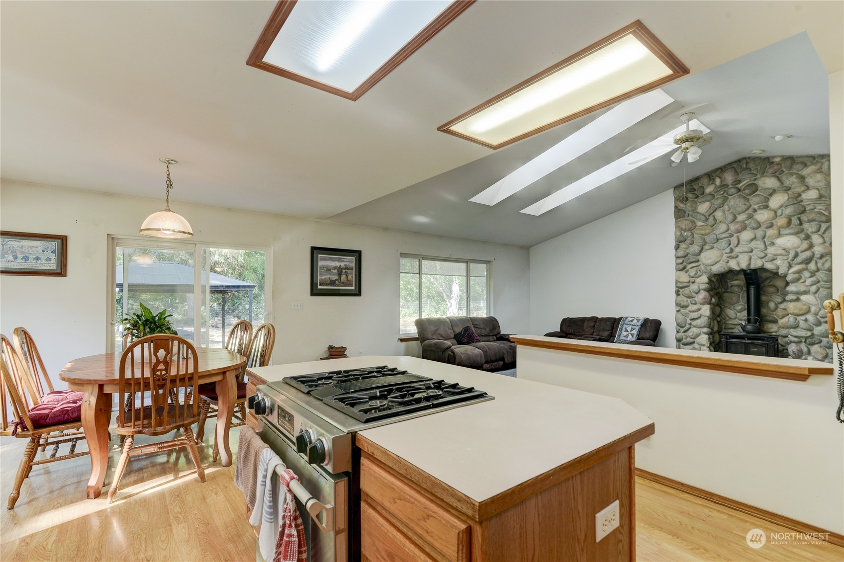 7129 Johnson Point Road Northeast Olympia, WA 98516 - Photo 5 of 35 Gallery Image 5