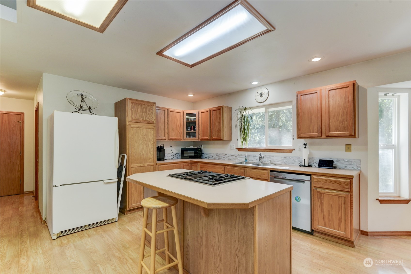7129 Johnson Point Road Northeast Olympia, WA 98516 - Photo 8 of 35 Gallery Image 8