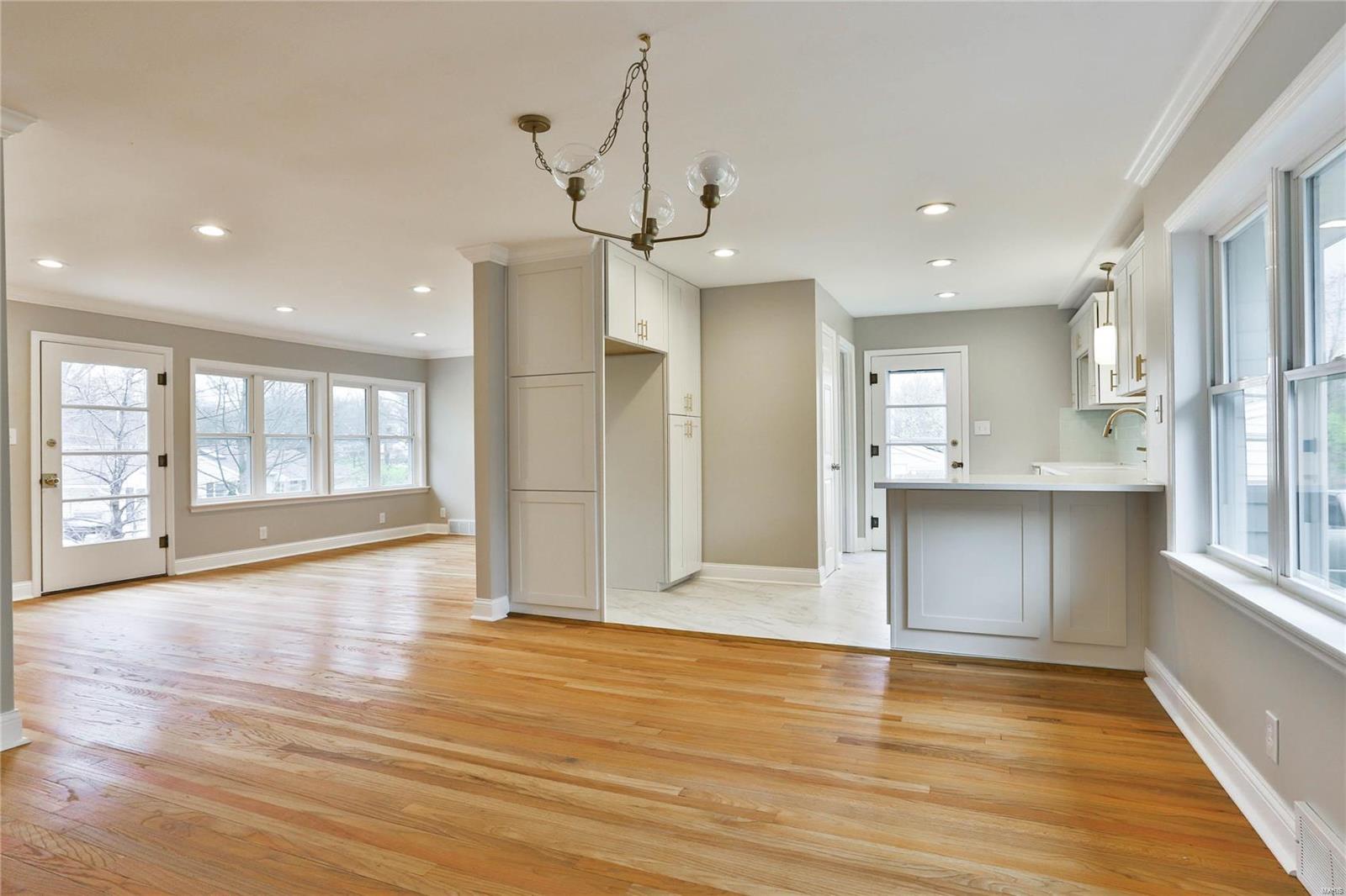1426 Grant Road St. Louis, MO 63119 - Photo 4 of 32 Gallery Image 4