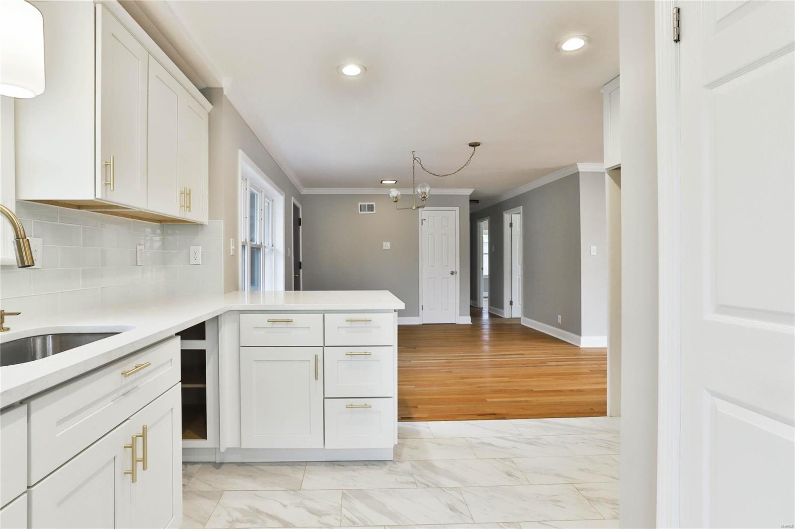 1426 Grant Road St. Louis, MO 63119 - Photo 8 of 32 Gallery Image 8