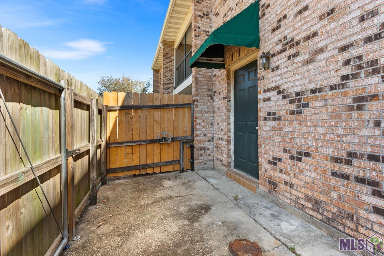 4624 Parkoaks Drive, Unit 11 Baton Rouge, LA 70816 - Photo 2 of 11