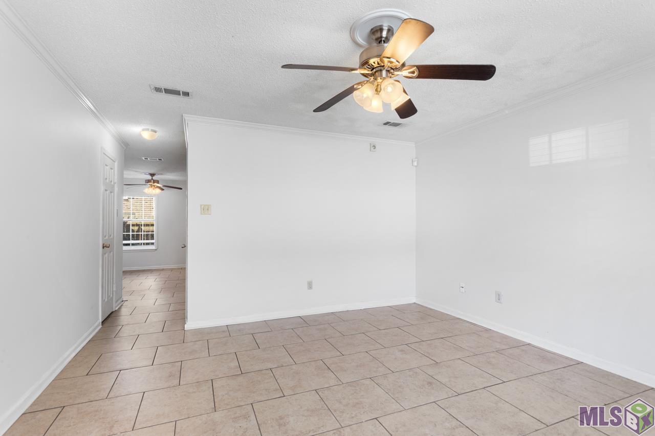 4624 Parkoaks Drive, Unit 11 Baton Rouge, LA 70816 - Photo 4 of 11