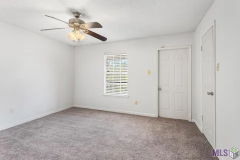 $137,000 | 4624 Parkoaks Drive, Unit 11, Baton Rouge, LA 70816