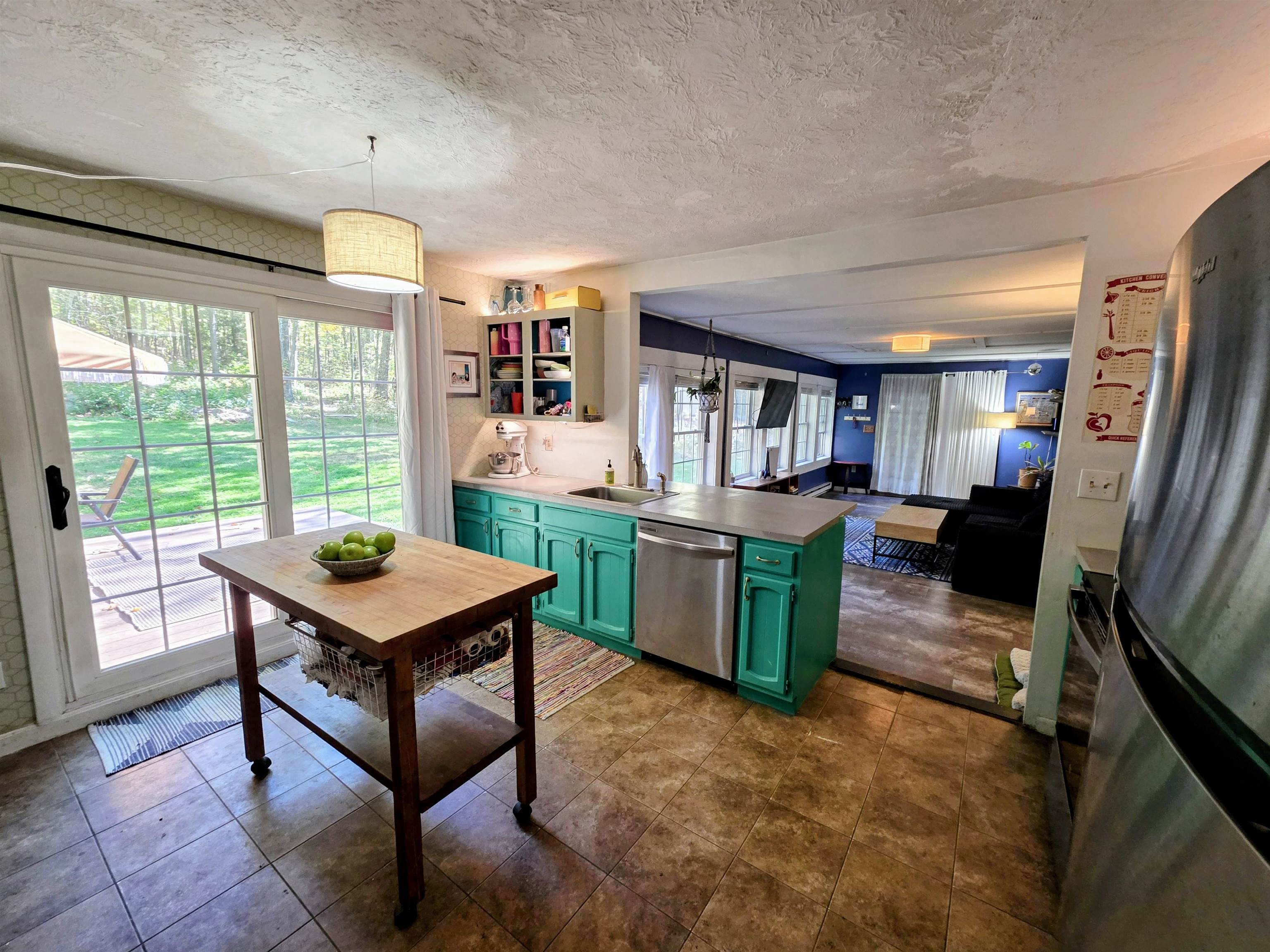 103 Mammoth Road Hooksett, NH 03106 - Photo 11 of 47