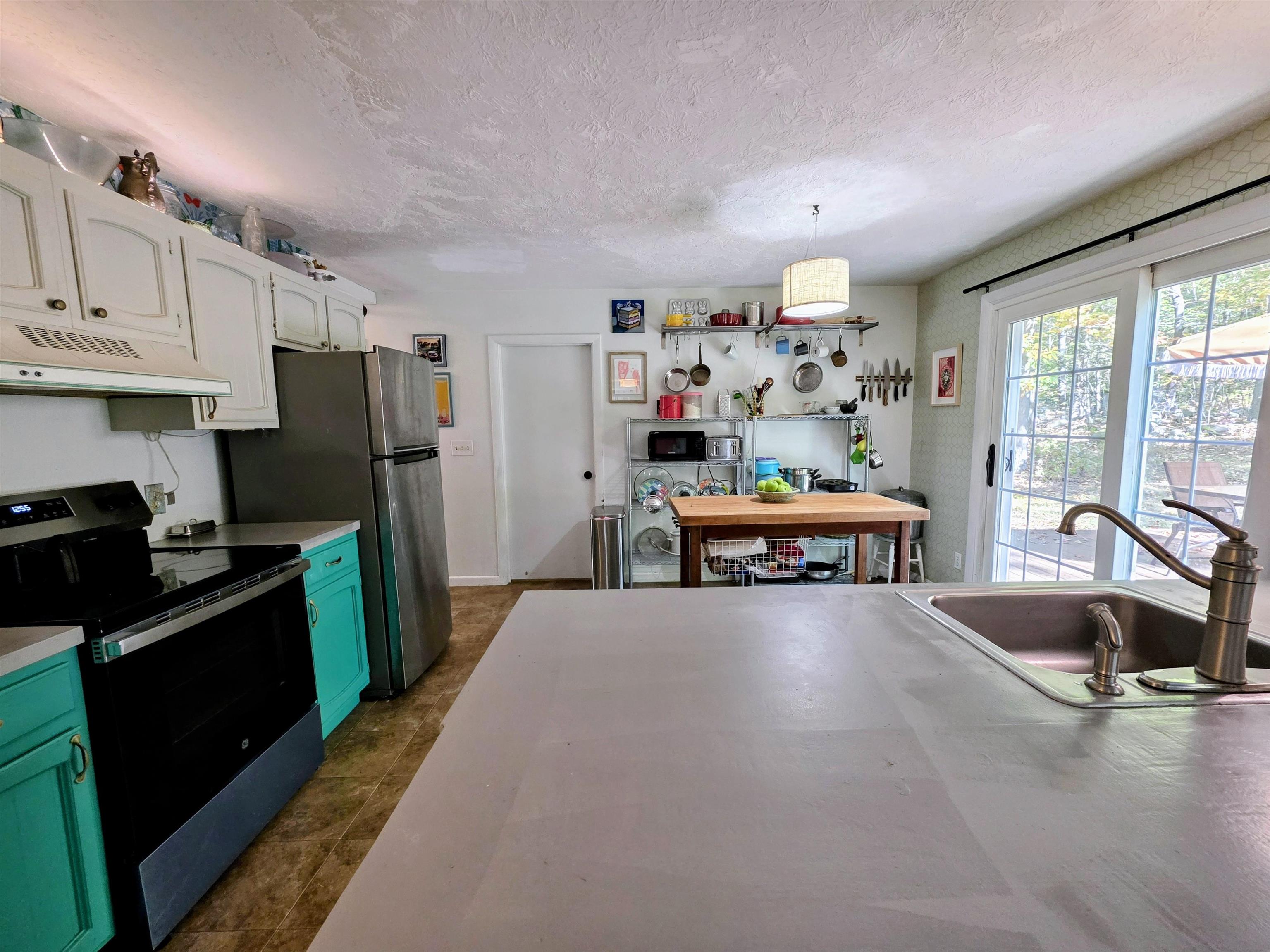 103 Mammoth Road Hooksett, NH 03106 - Photo 12 of 47