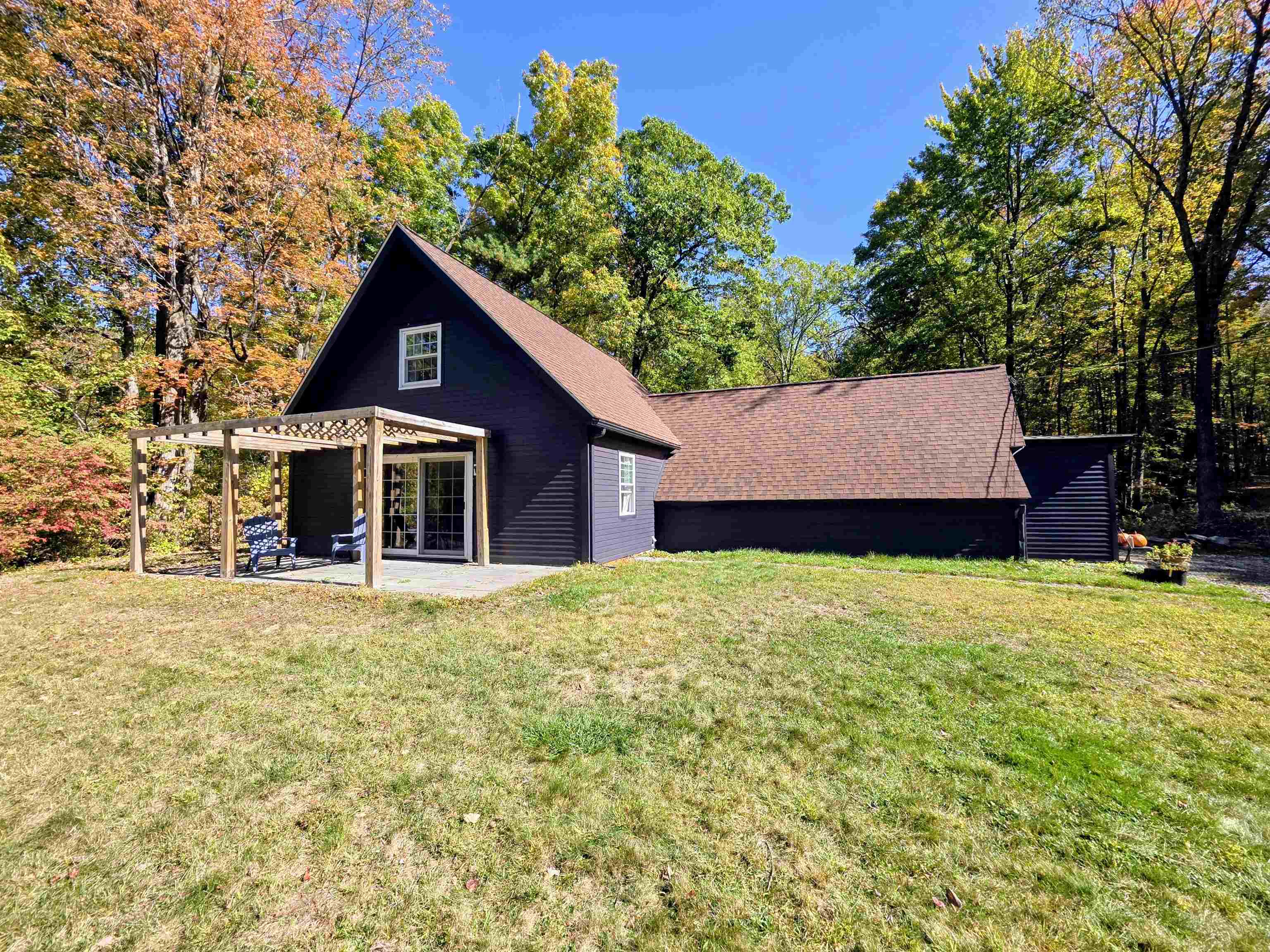 103 Mammoth Road Hooksett, NH 03106 - Photo 2 of 47