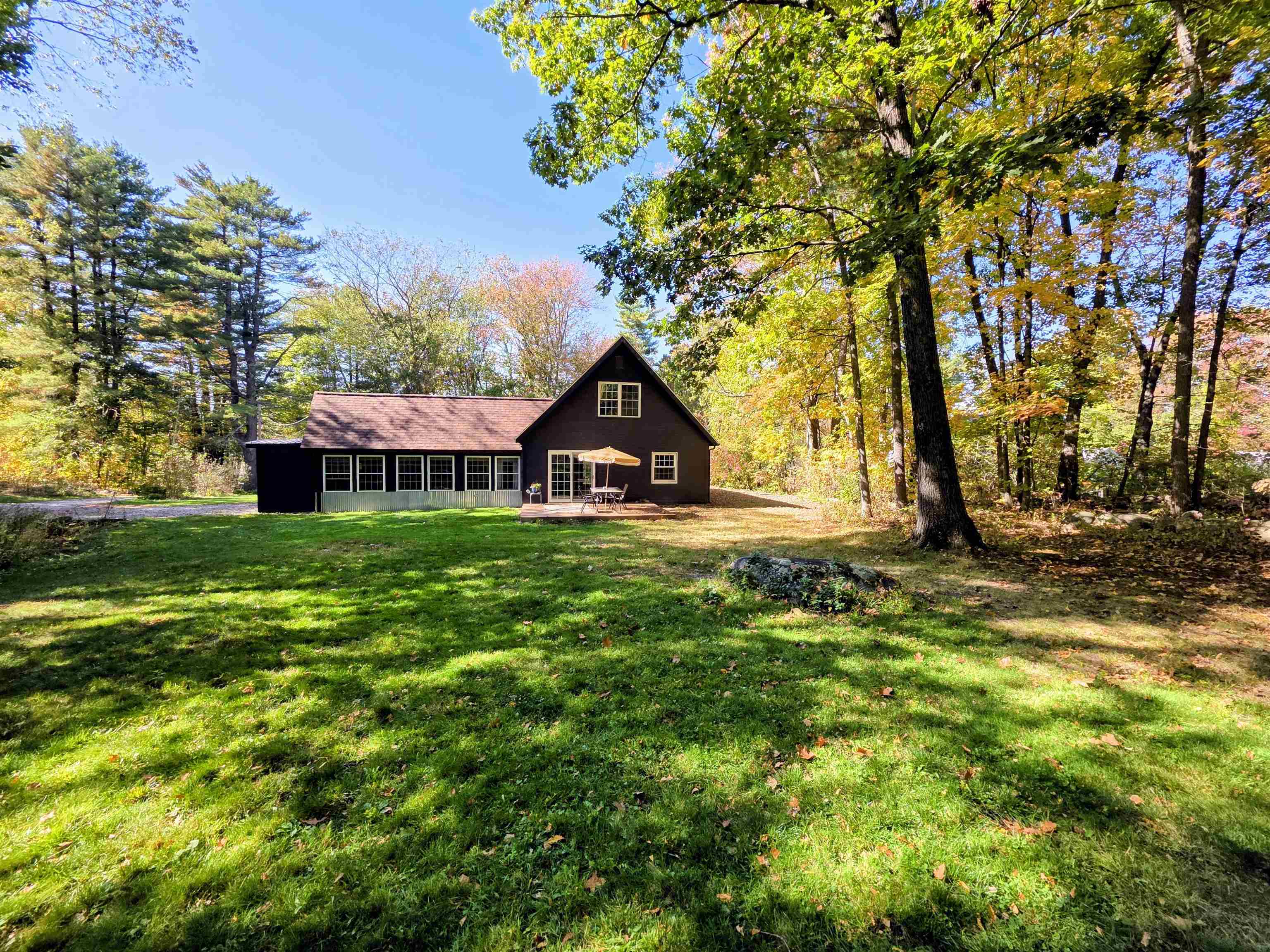 103 Mammoth Road Hooksett, NH 03106 - Photo 5 of 47