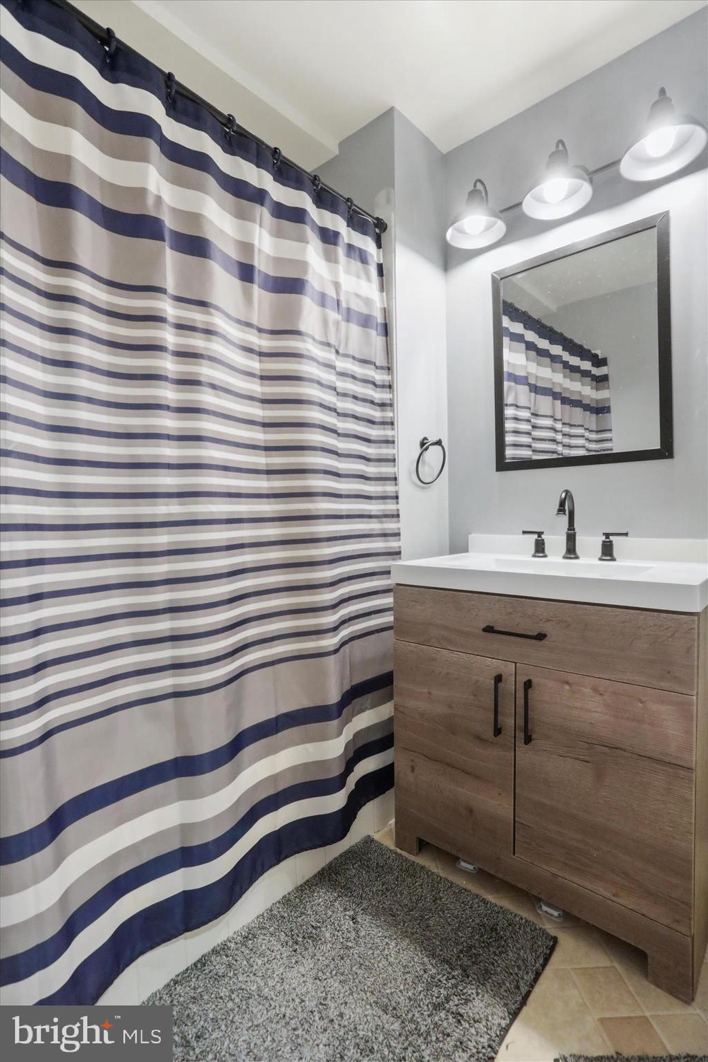 2015 Rosecrans Court Frederick, MD 21702 - Photo 25 of 33 Full Guest Bath