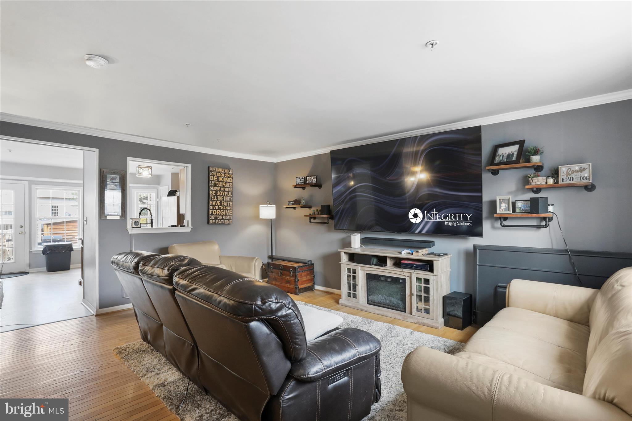 2015 Rosecrans Court Frederick, MD 21702 - Photo 4 of 33 Living Room