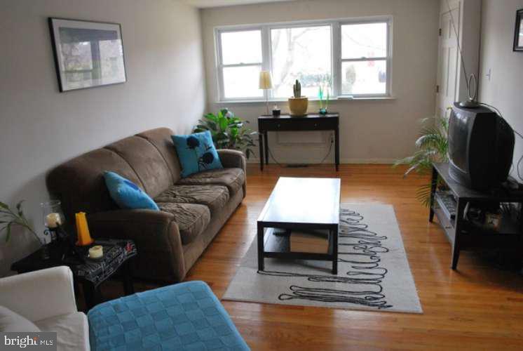 5499 Quentin Street Philadelphia, PA 19128 - Photo 3 of 25