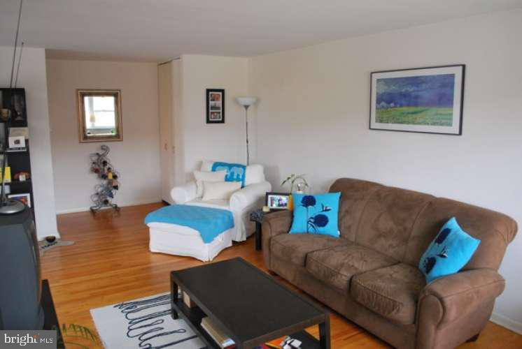 5499 Quentin Street Philadelphia, PA 19128 - Photo 4 of 25