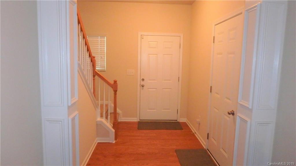 913 Rook Road Charlotte, NC 28216 - Photo 2 of 22