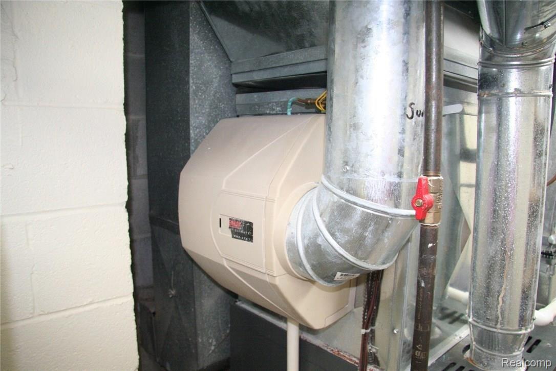 4887 Freer Street Rochester, MI 48306 - Photo 30 of 36 31 Waterfall Humidifier.JPG