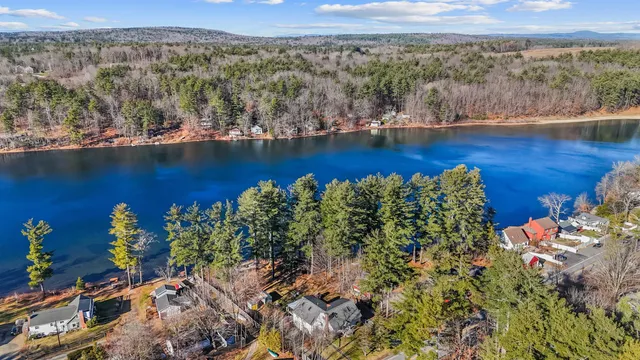 $675,000 | 102 Silver Lake Road, Hollis, NH 03049