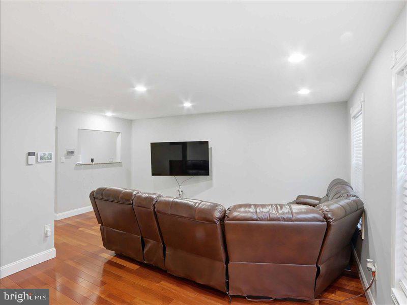 8307 Snowden Oaks Place Laurel, MD 20708 - Photo 2 of 28 Living Room