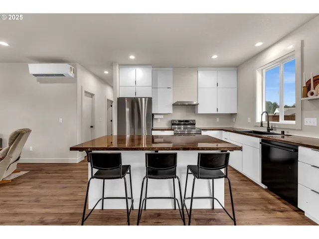 $465,000 | 102 West Oak Street, Yacolt, WA 98675