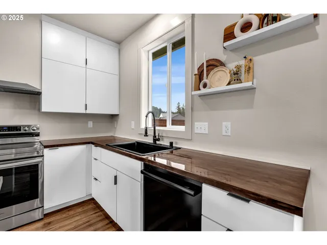 $465,000 | 102 West Oak Street, Yacolt, WA 98675