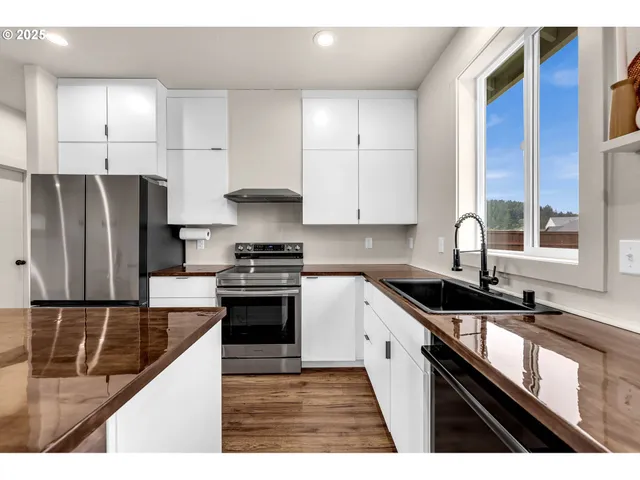 $465,000 | 102 West Oak Street, Yacolt, WA 98675