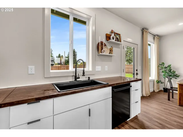 $465,000 | 102 West Oak Street, Yacolt, WA 98675