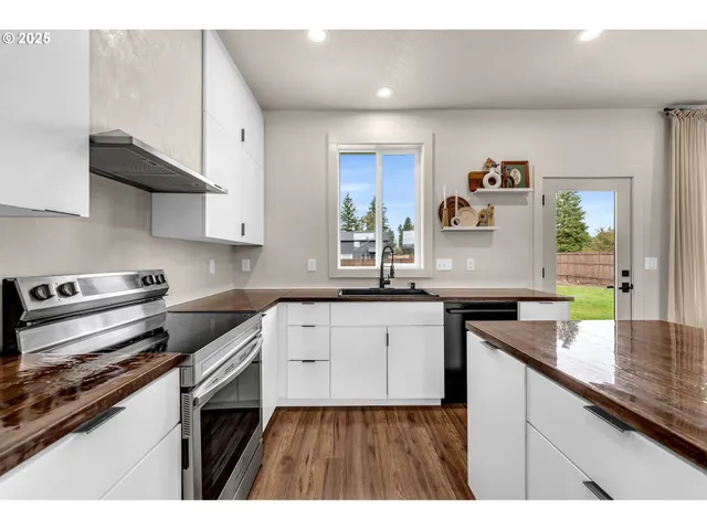 $465,000 | 102 West Oak Street, Yacolt, WA 98675