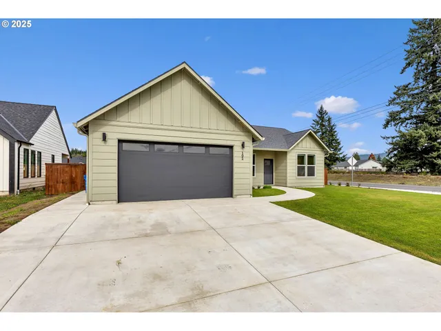 $465,000 | 102 West Oak Street, Yacolt, WA 98675