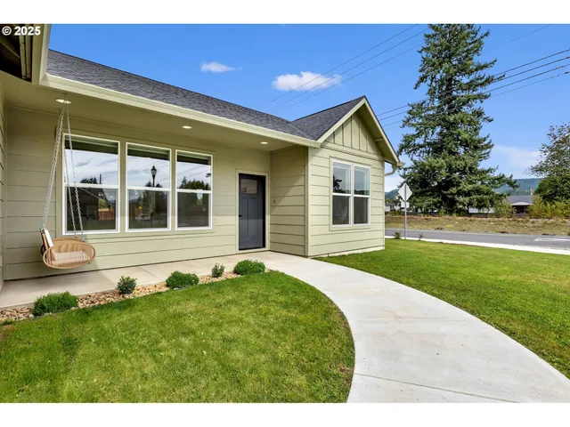 $465,000 | 102 West Oak Street, Yacolt, WA 98675