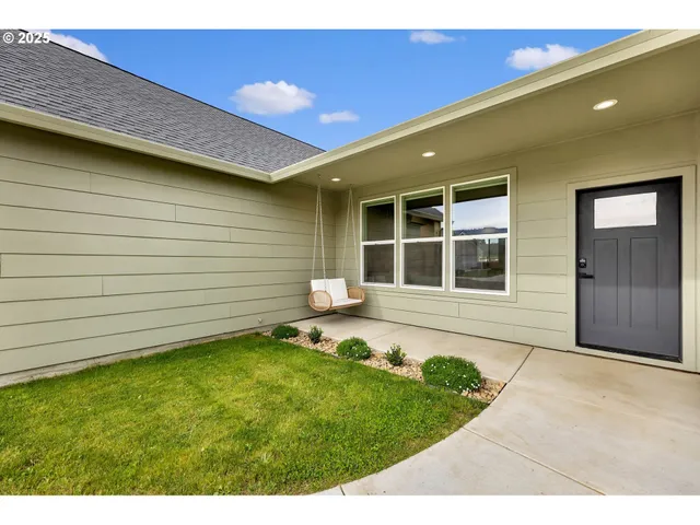 $465,000 | 102 West Oak Street, Yacolt, WA 98675