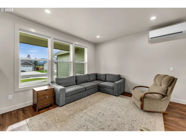 $465,000 | 102 West Oak Street, Yacolt, WA 98675