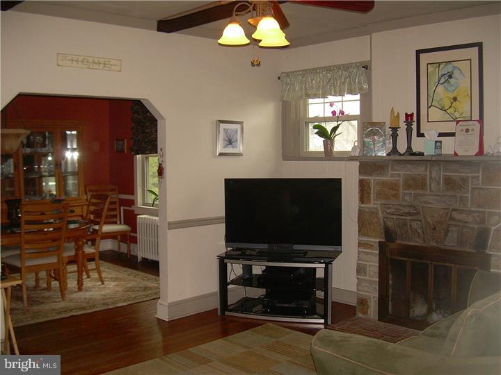 171 Lower Valley Road Atglen, PA 19310 - Photo 5 of 24 Living Room